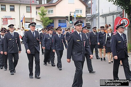 Feuerwehrleute beim Umzug
