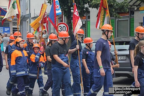 Die Jugendfeuerwehr beim Umzug