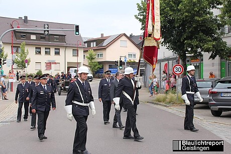Feuerwehrleute beim Umzug